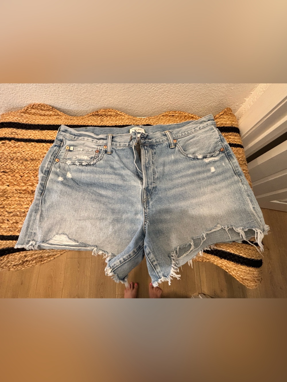 AE77 / Selvedge Light Wash Distressed Denim Shorts